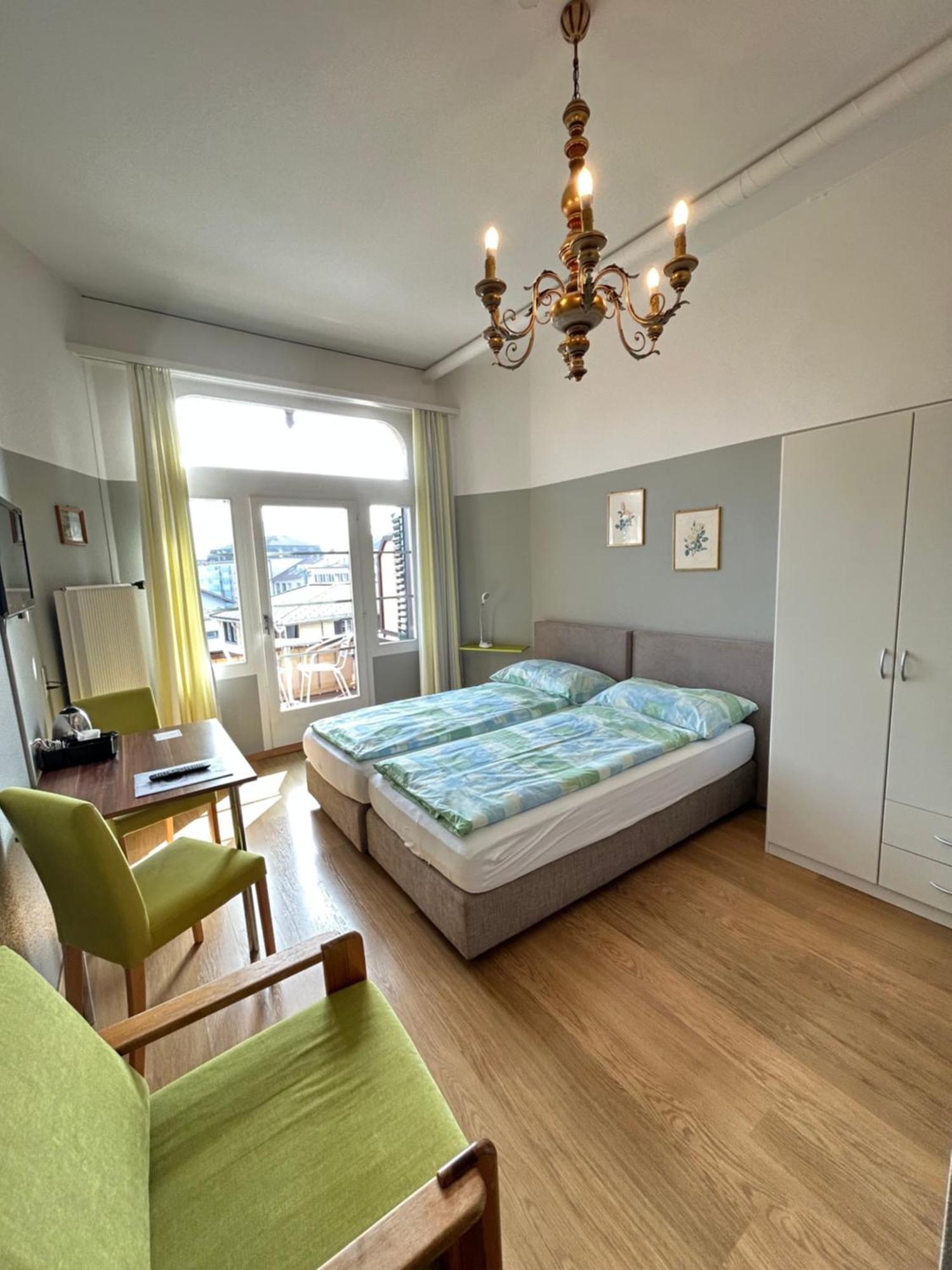 Hotel Post Hardermannli Entrelagos Habitación foto